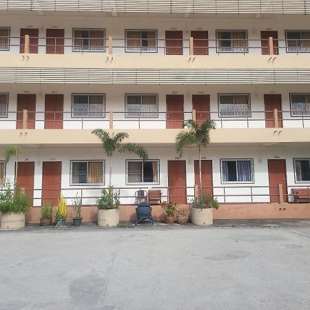 Ekaluk Place Inn Pattaya Bagian luar foto