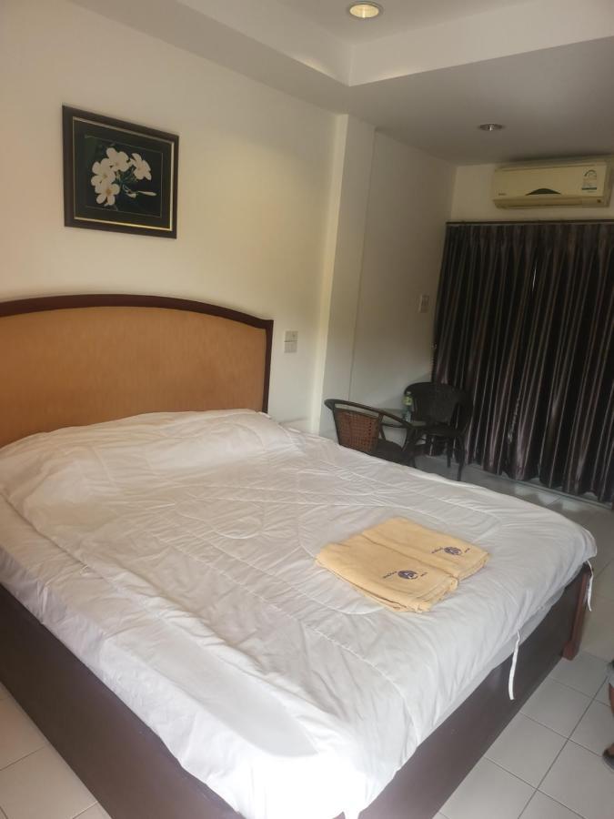 Ekaluk Place Inn Pattaya Bagian luar foto