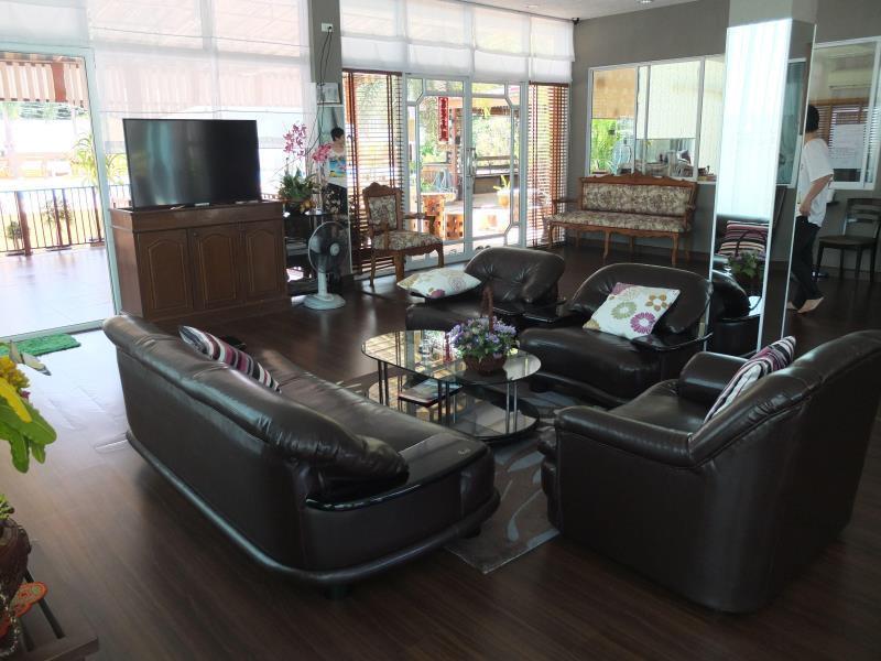 Ekaluk Place Inn Pattaya Bagian luar foto