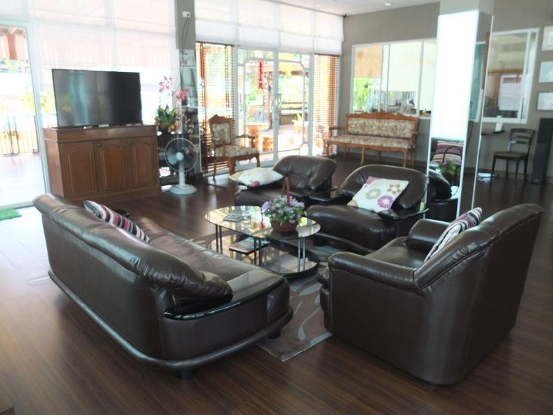 Ekaluk Place Inn Pattaya Bagian luar foto
